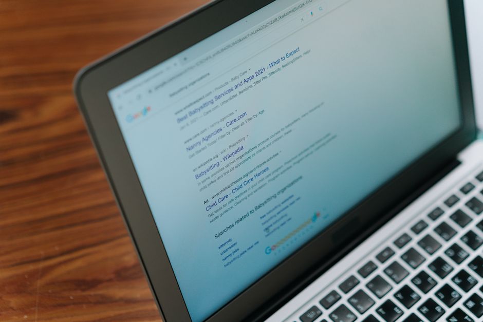 The Zero-Click Paywall Problem: Rethinking Metering When AI Overviews Eat Your Referral Traffic