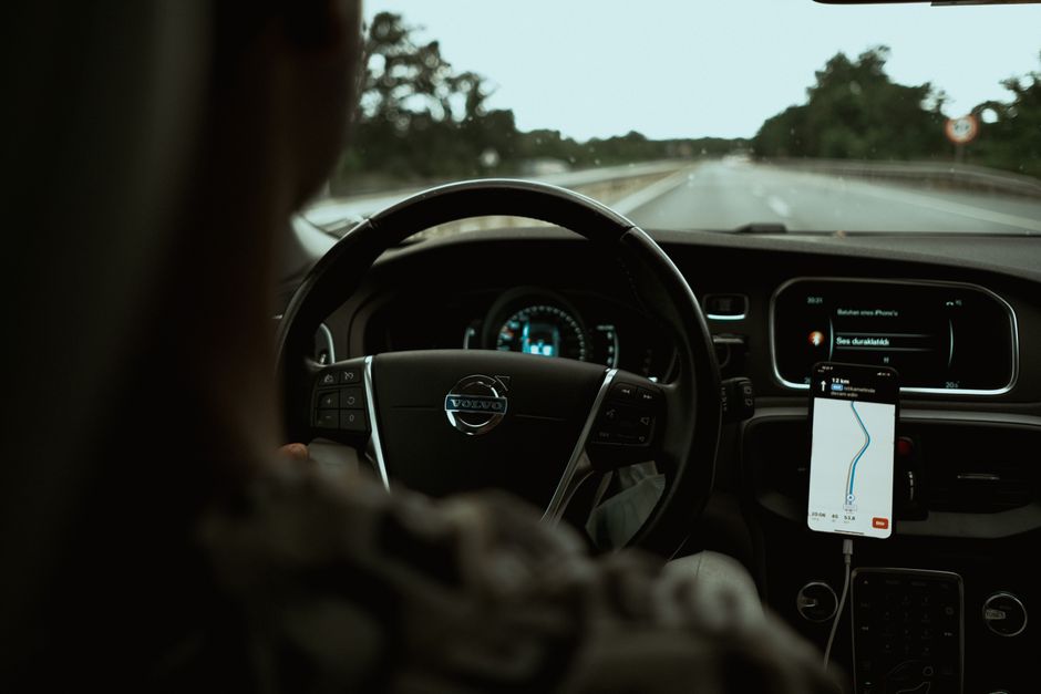 The Retail Media Signal Pollution: Why Uber’s Ad Growth Threatens Publisher First-Party Data Value